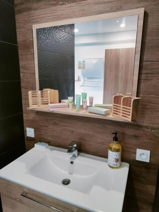 Appartement Cocooning Entierement Renove Les Angles  Buitenkant foto
